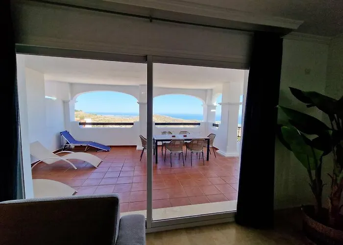 Las Palmeras Seaviews