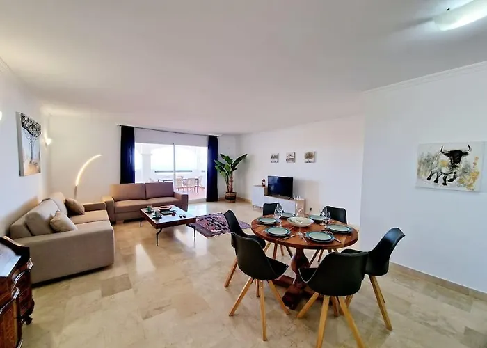 Las Palmeras Seaviews