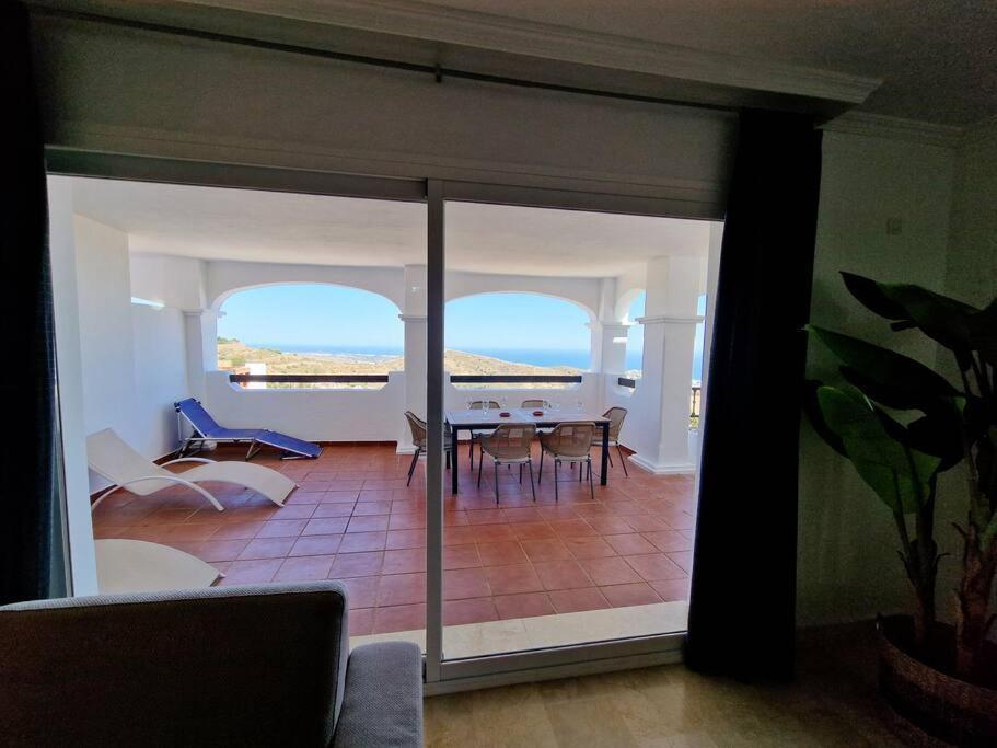 Palmeras Seaviews Apartment